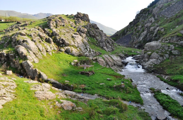 Yaghdan tutu'jur mineral water Alaverdi Armenia
