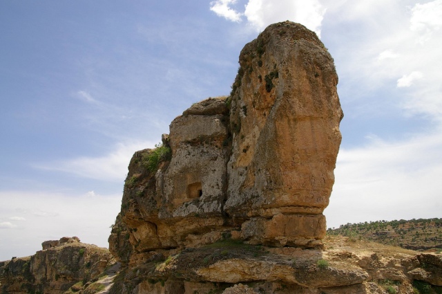 Ruins at Eğil near the river Tigris