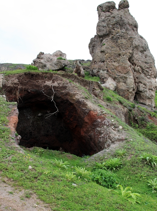 Khndzoresk - cave settlement