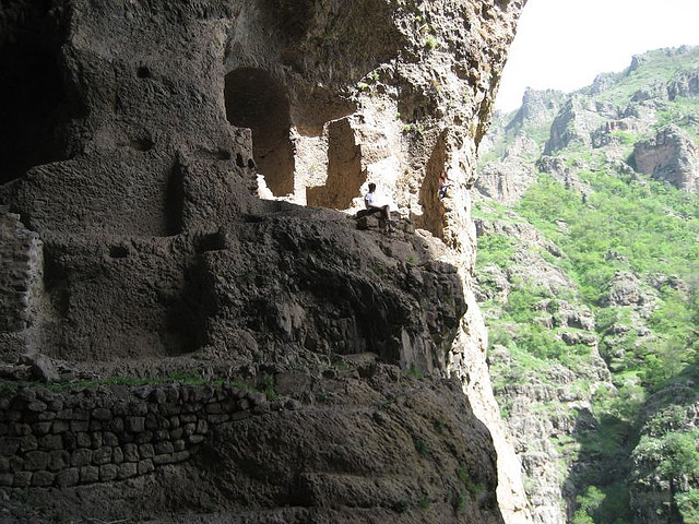 Khosrov Armenia, inhabited lron ago caverns
