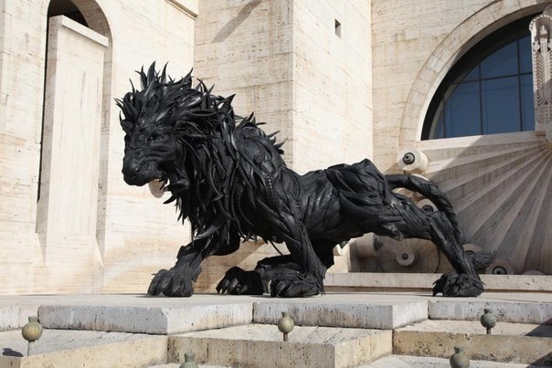 Sculpture made out of tires. Lion 2 by Ji Yong-Ho (Cascade - Yerevan, Armenia)